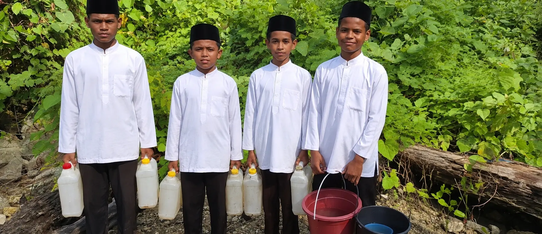 Sedekah Air Bersih untuk Pesantren Pedalaman Mulai Mengalir