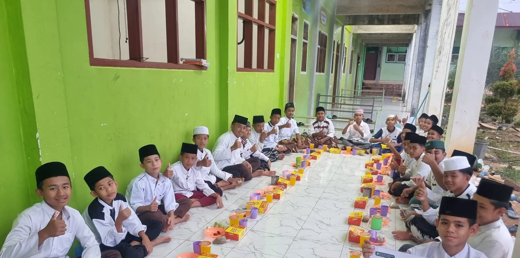 Buka Puasa untuk Santri Yatim dan Dhuafa 3