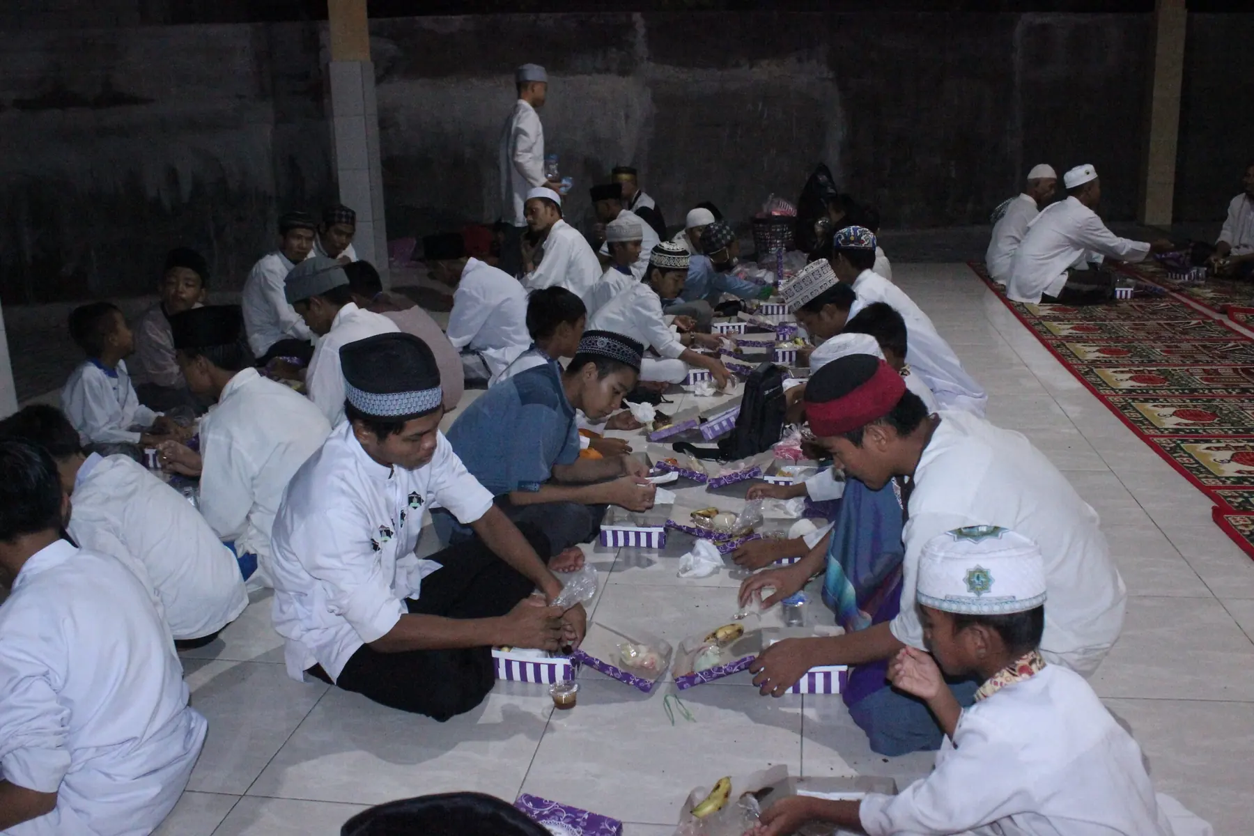 Buka Puasa untuk Santri Yatim dan Dhuafa 2